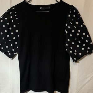 New York & Company cotton & rayon sweater top w/polka dot puffed sleeves. Size L